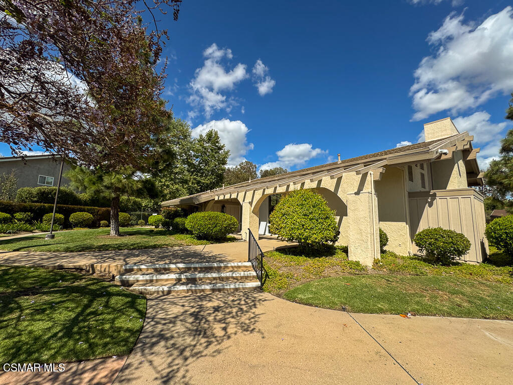 2339 E Meadowland Court