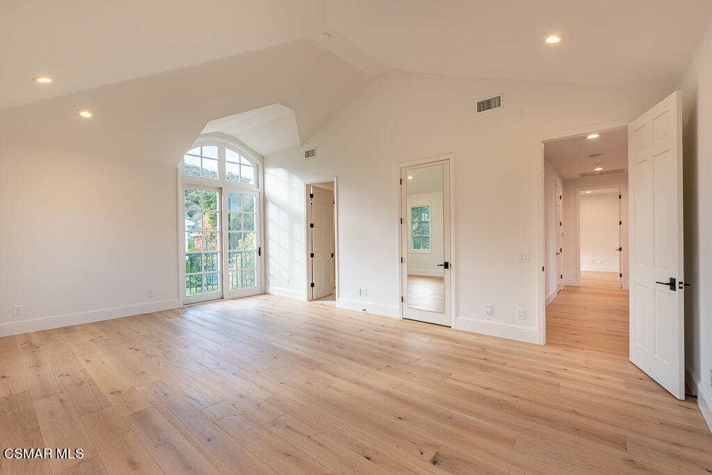 2390 Crombie Court