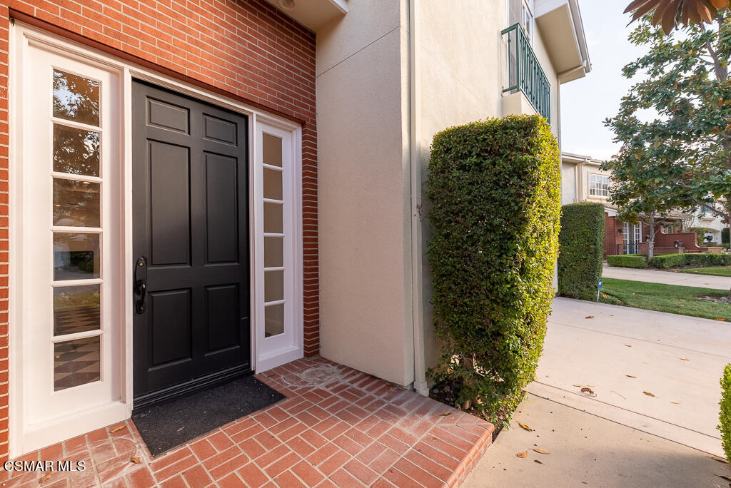 2390 Crombie Court