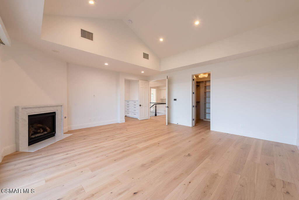2390 Crombie Court