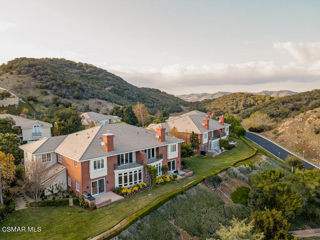 2390 Crombie Court