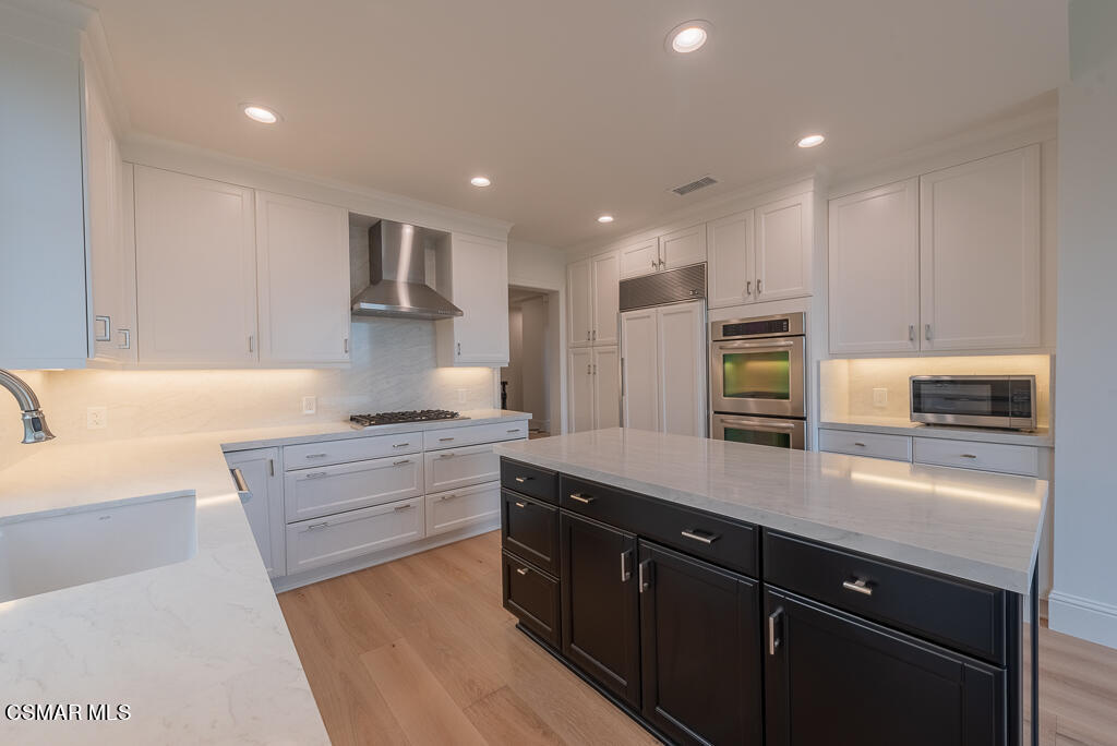 2390 Crombie Court