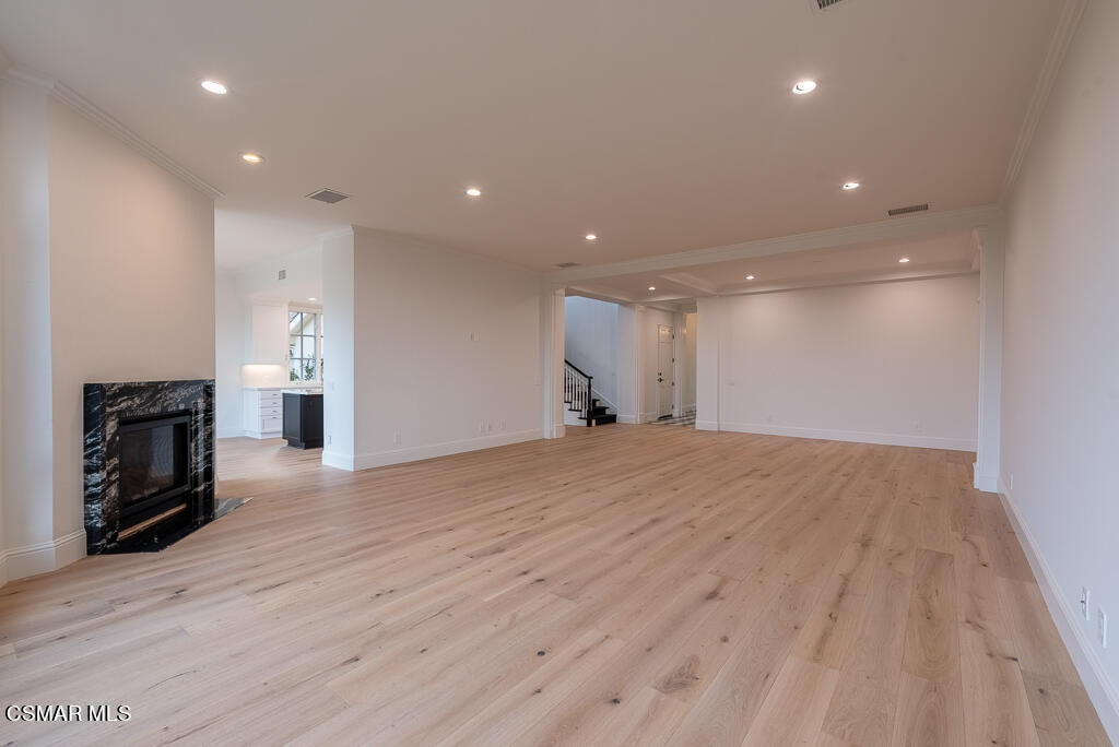 2390 Crombie Court