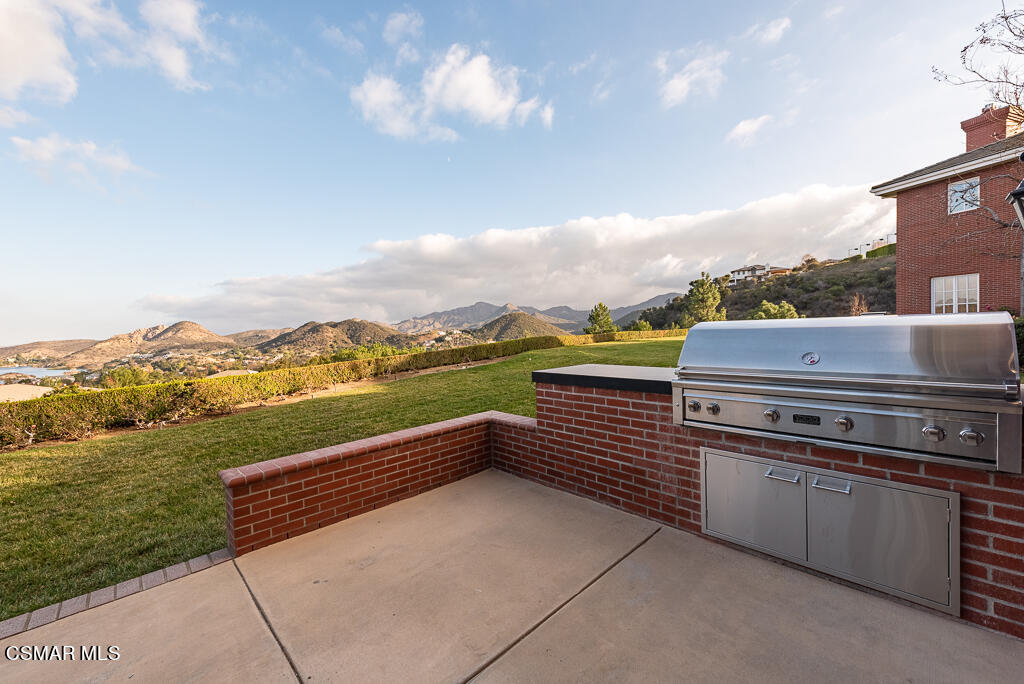 2390 Crombie Court