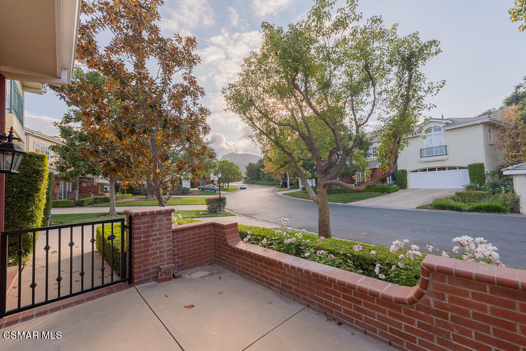 2390 Crombie Court