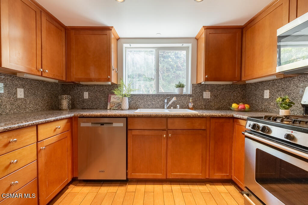 1238 22nd Street, 3