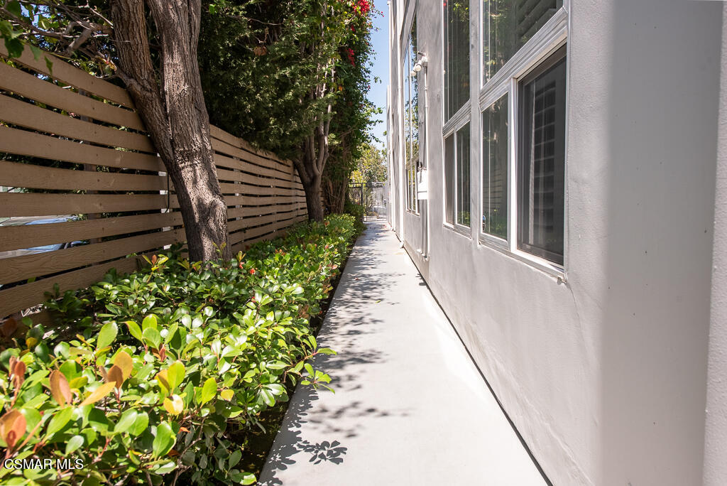 1238 22nd Street, 3