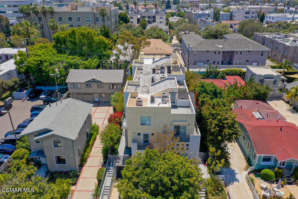 1238 22nd Street, 3