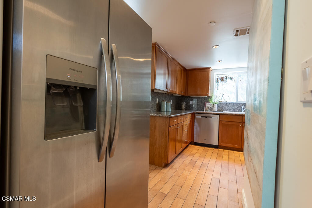 1238 22nd Street, 3