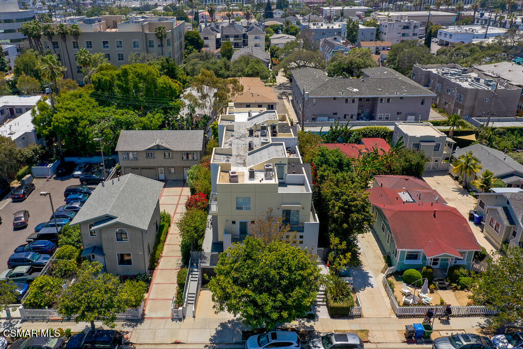 1238 22nd Street, 3