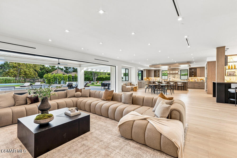 4400 Oak Place Drive