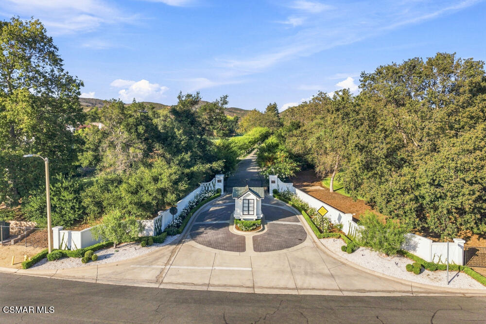 4400 Oak Place Drive