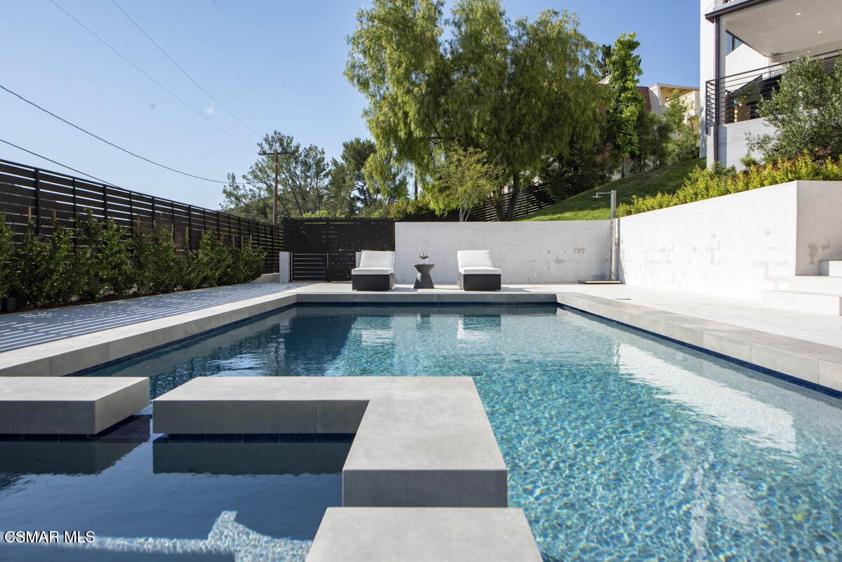 290 Lake Sherwood Drive