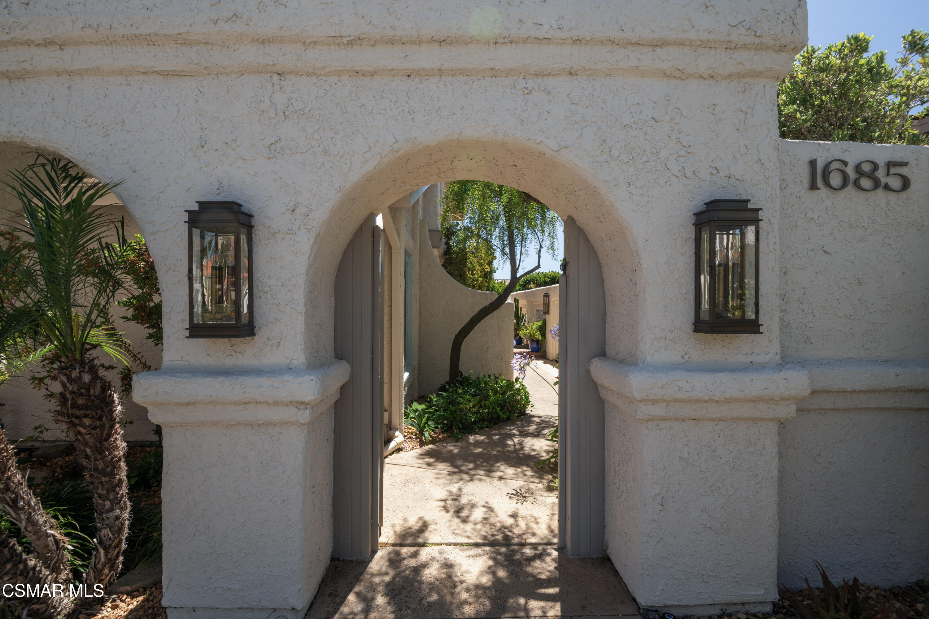 1685 Plum Hollow Circle