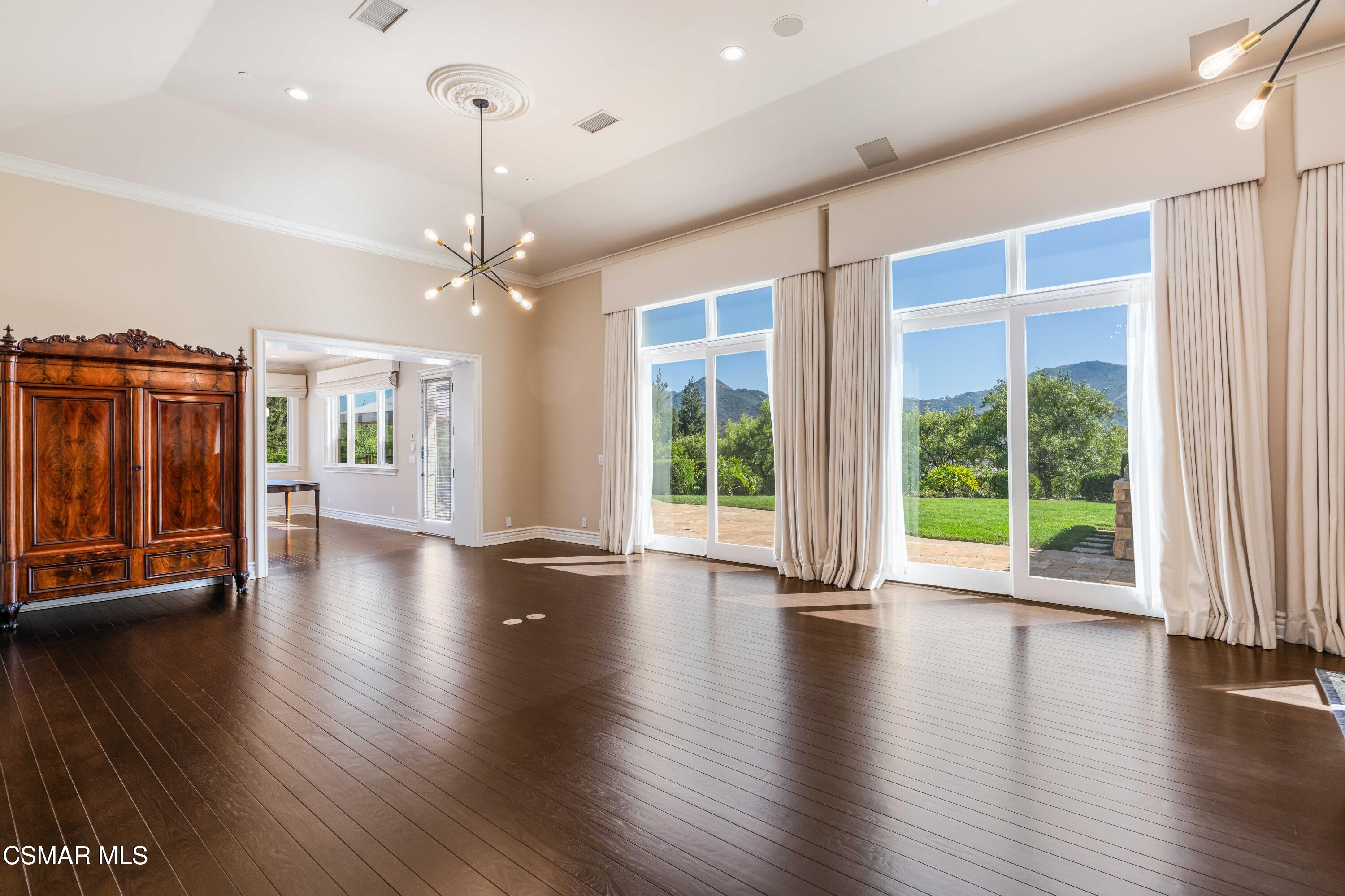 98 Queens Garden Drive