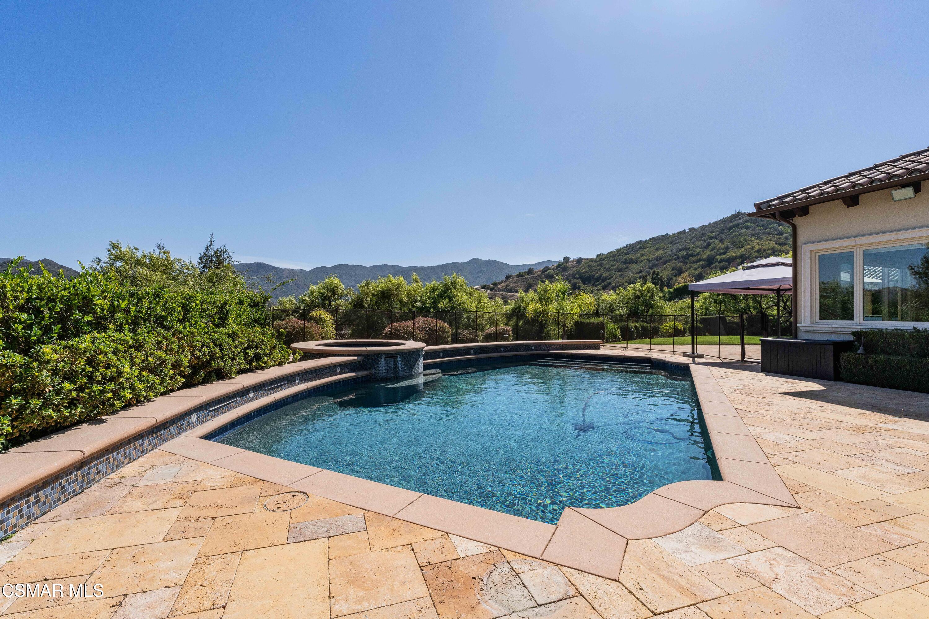 98 Queens Garden Drive
