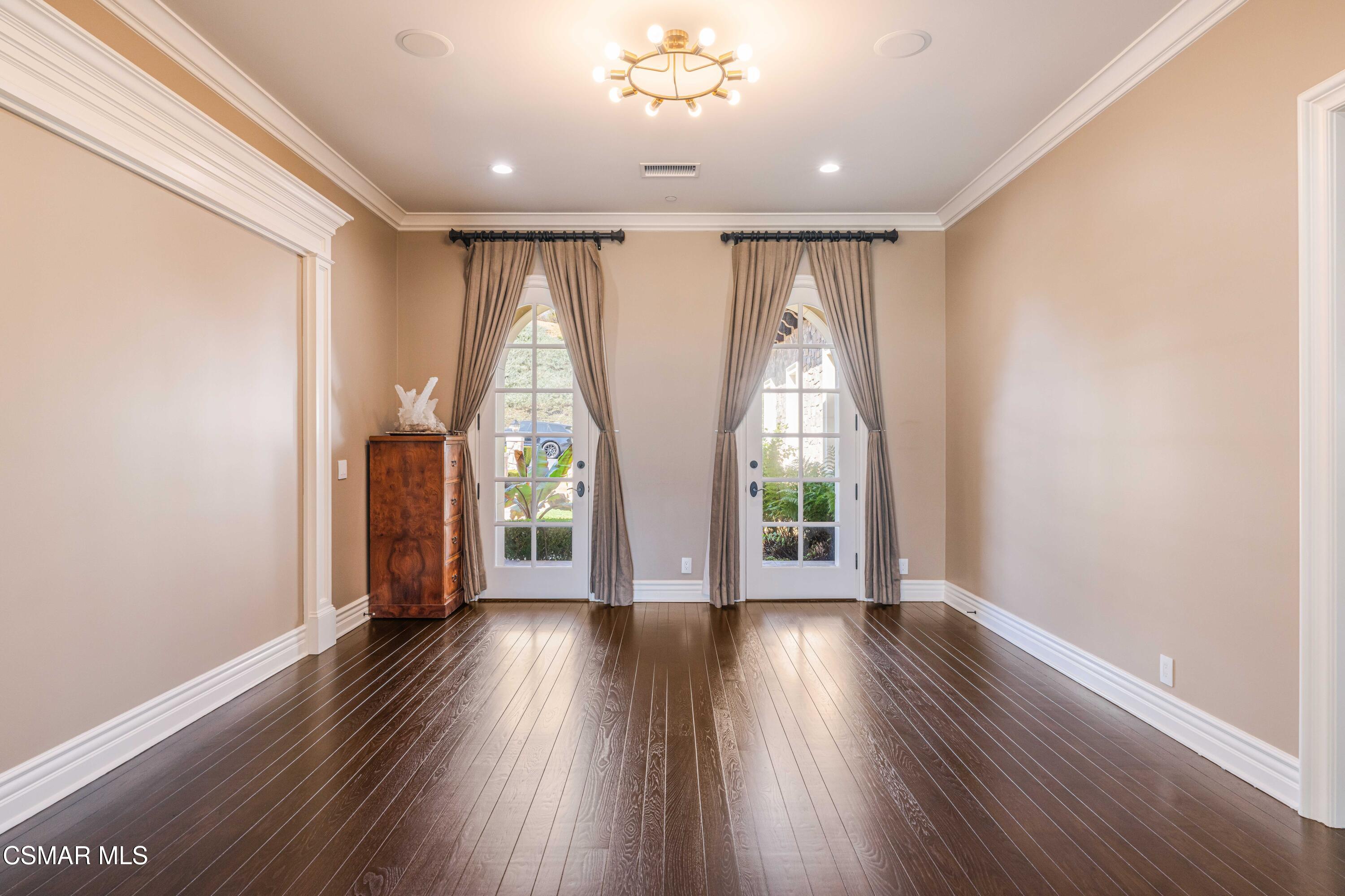 98 Queens Garden Drive