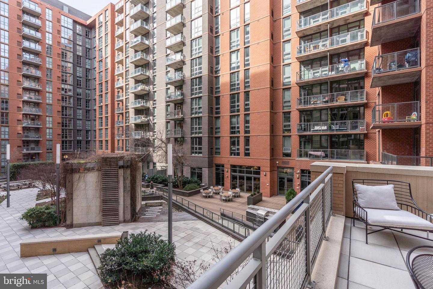 1025 1st St SE #316