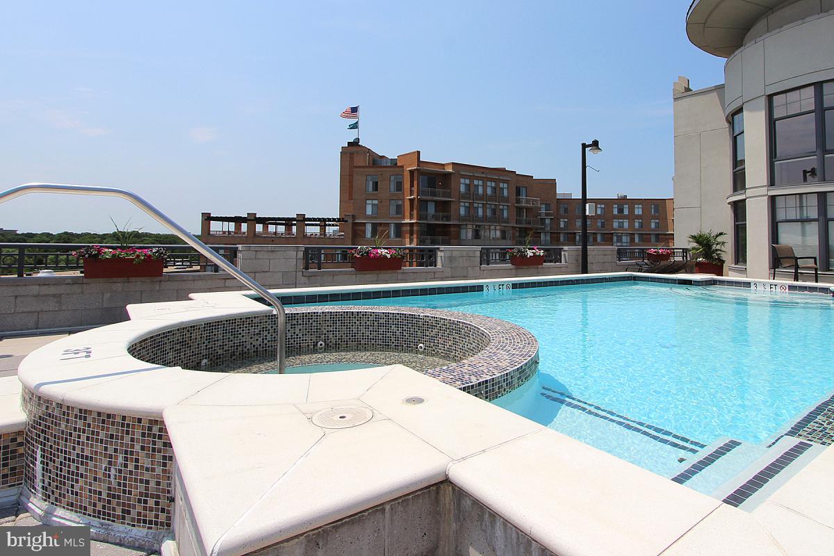 1021 N Garfield St #513