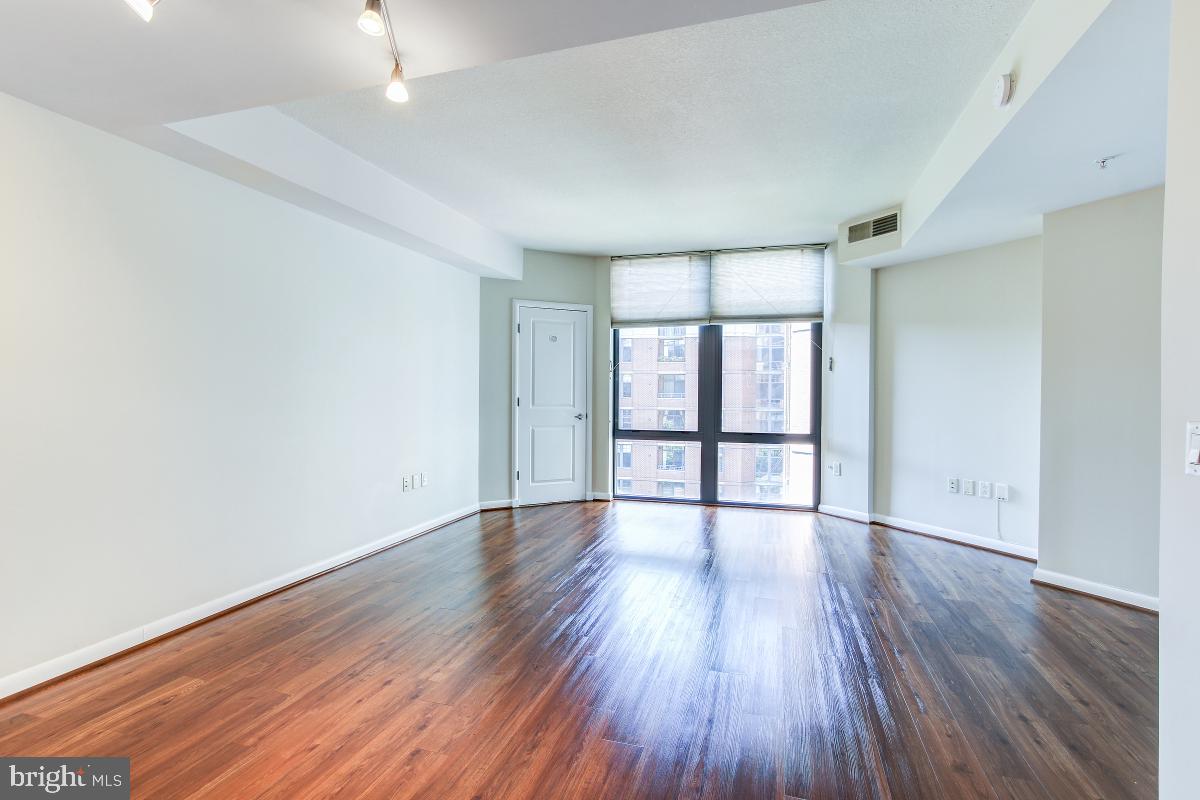 1021 N Garfield St #513