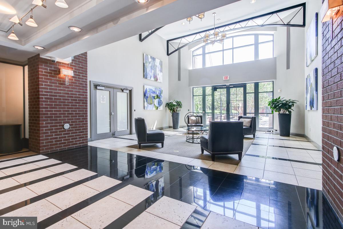 1021 N Garfield St #513