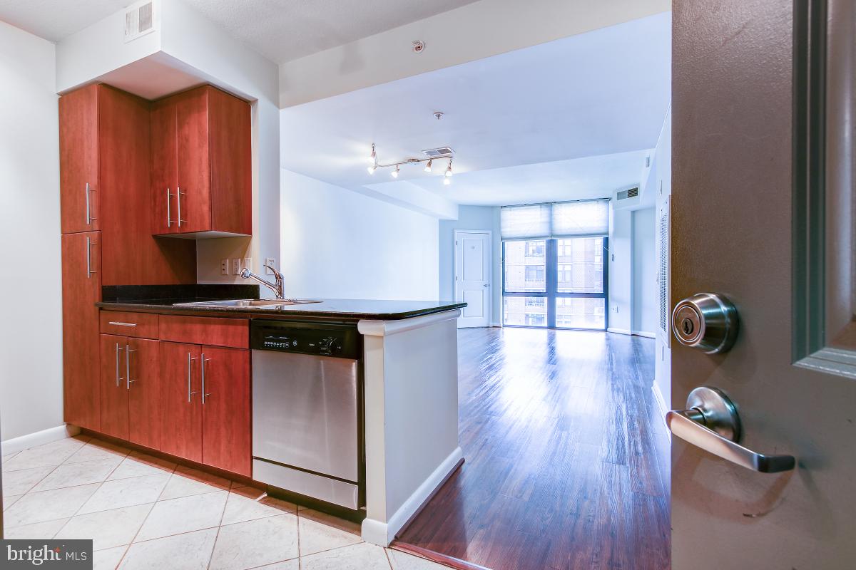 1021 N Garfield St #513