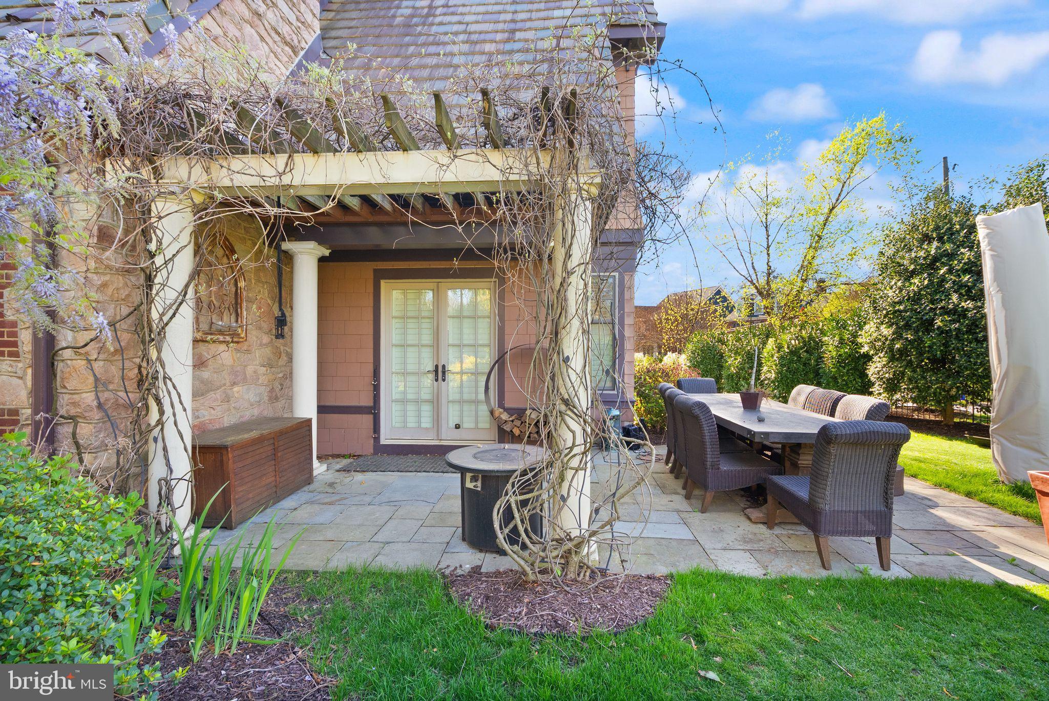 1520 N HIGHLAND STREET