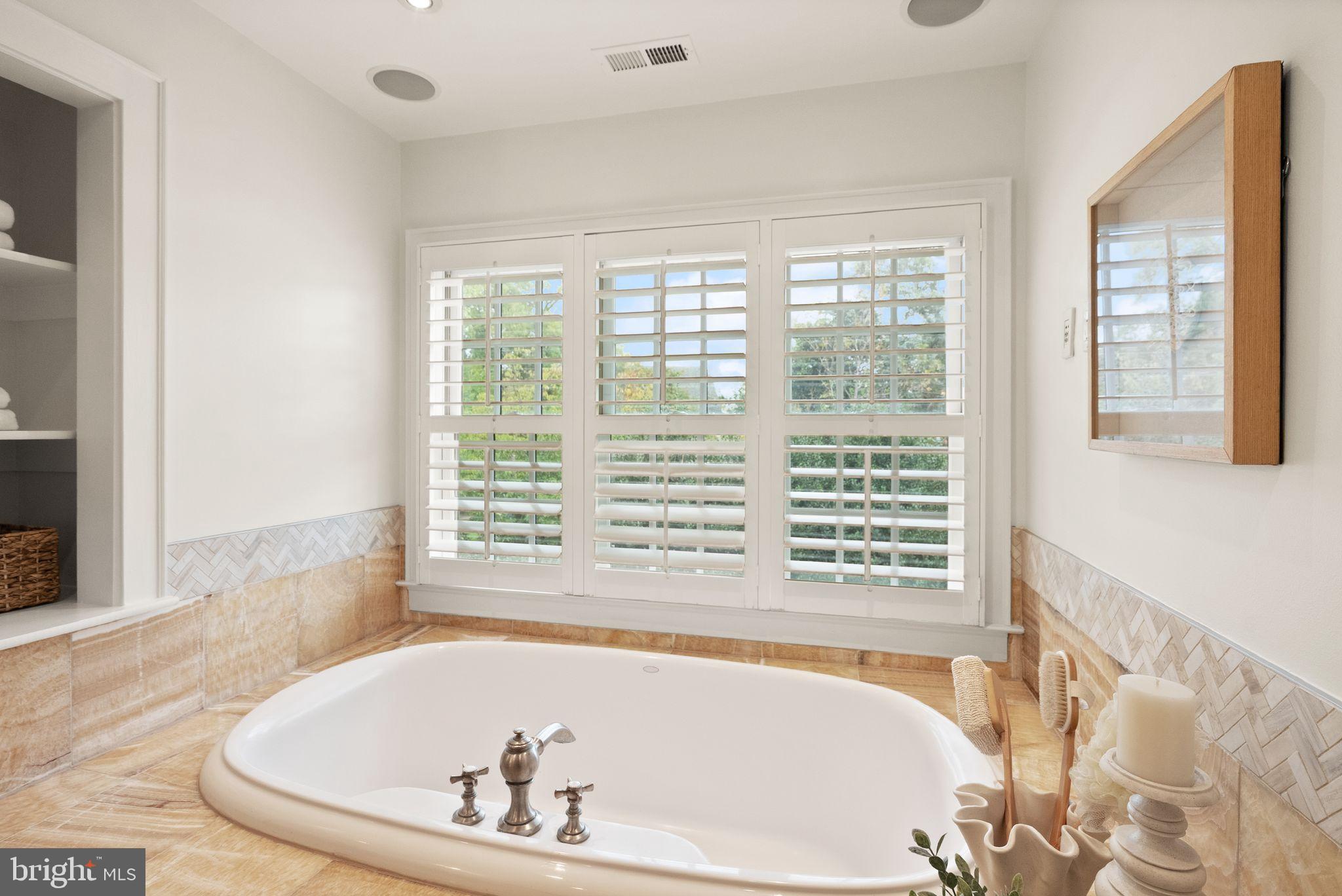 1520 N HIGHLAND STREET