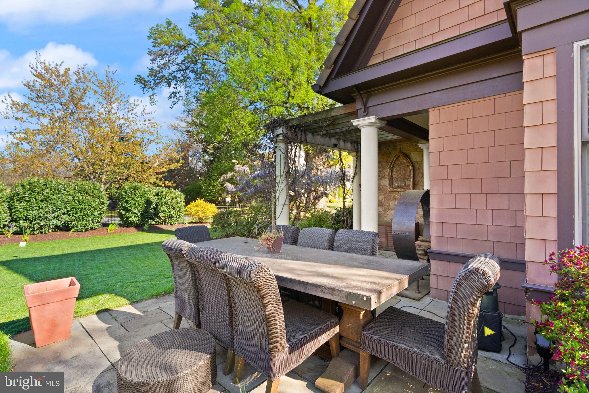 1520 N HIGHLAND STREET