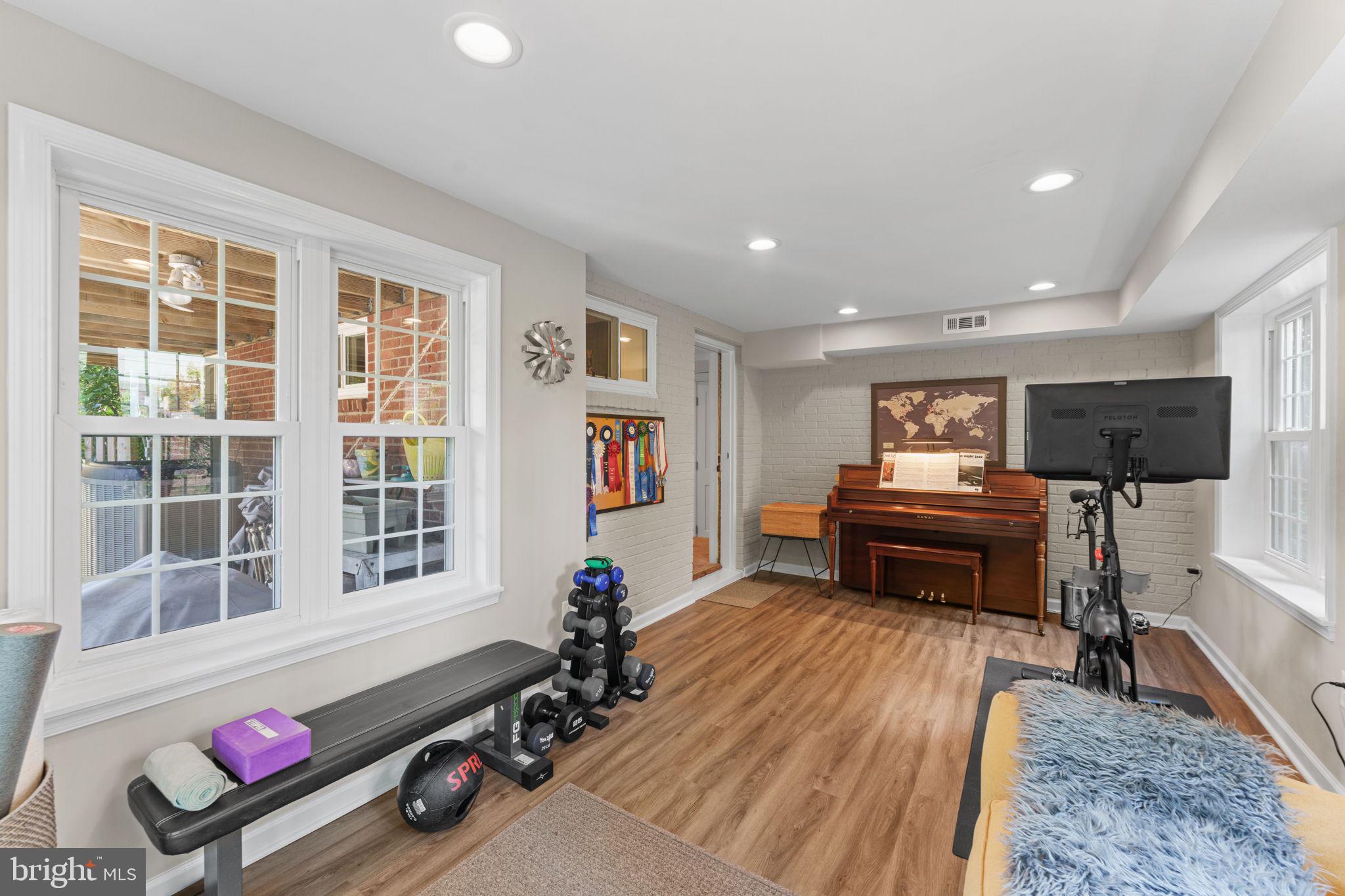 1148 N INGLEWOOD STREET