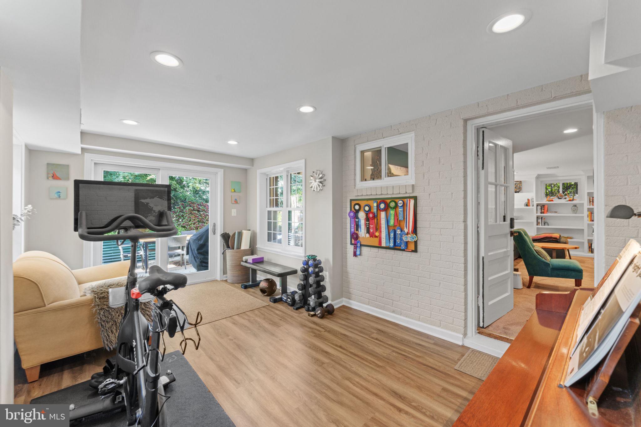 1148 N INGLEWOOD STREET