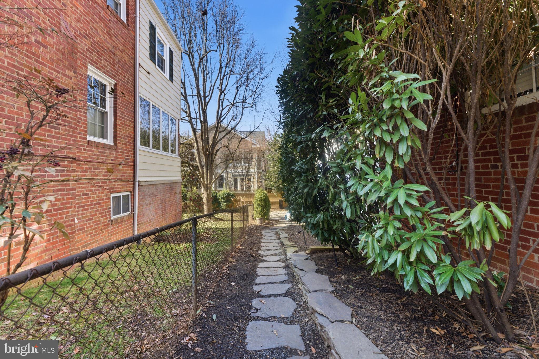 1148 N INGLEWOOD STREET