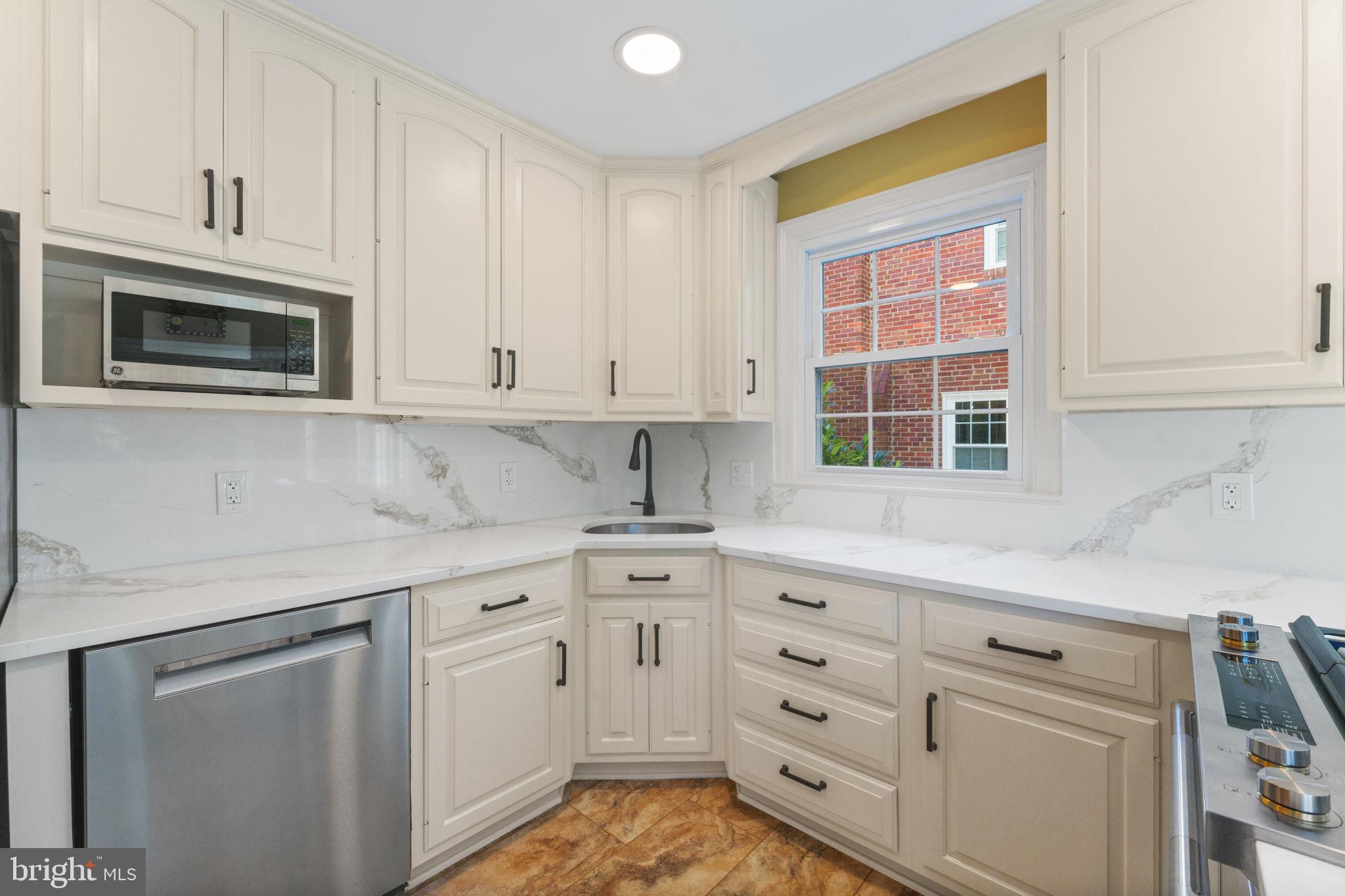 1148 N INGLEWOOD STREET