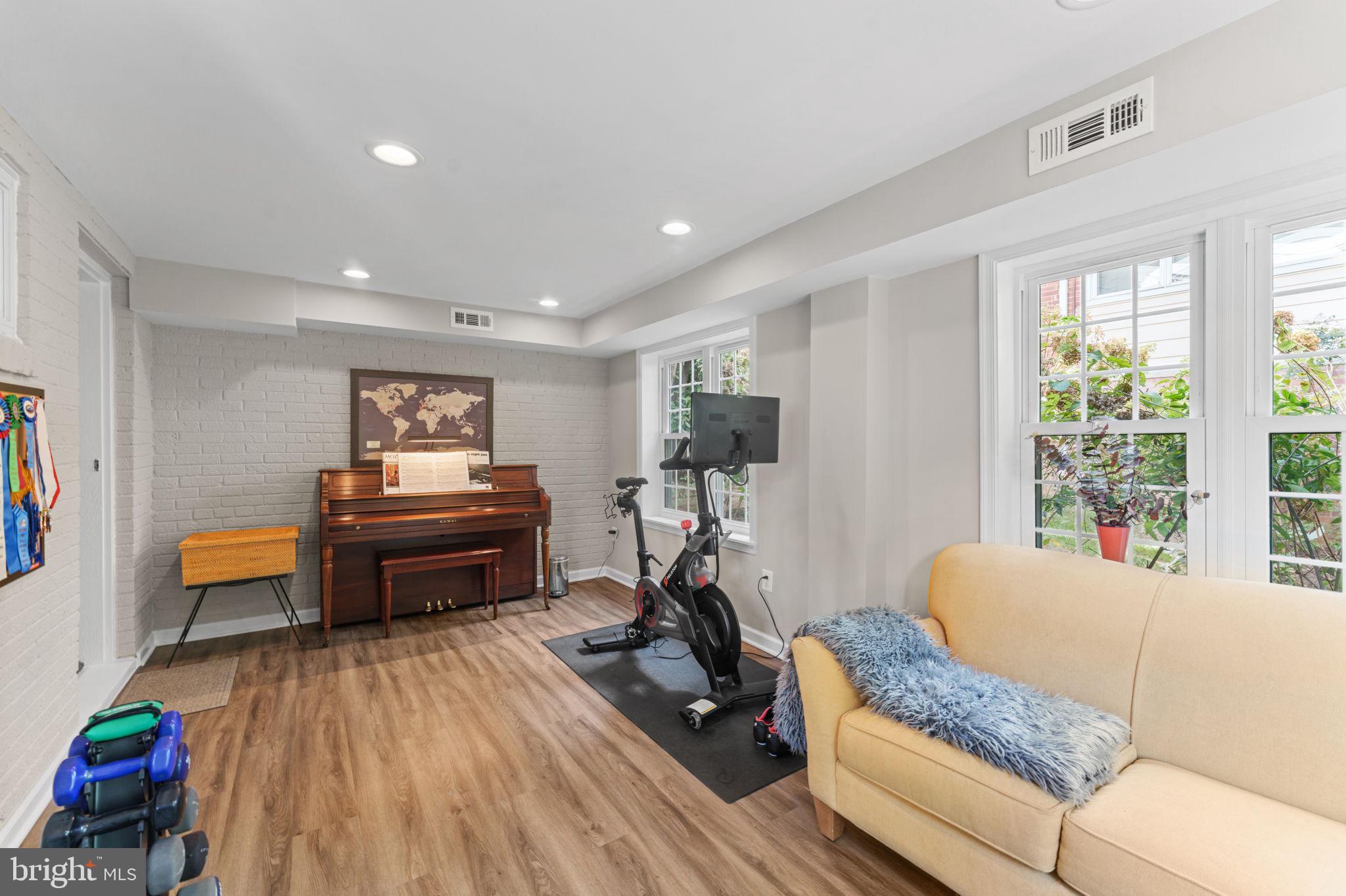 1148 N INGLEWOOD STREET