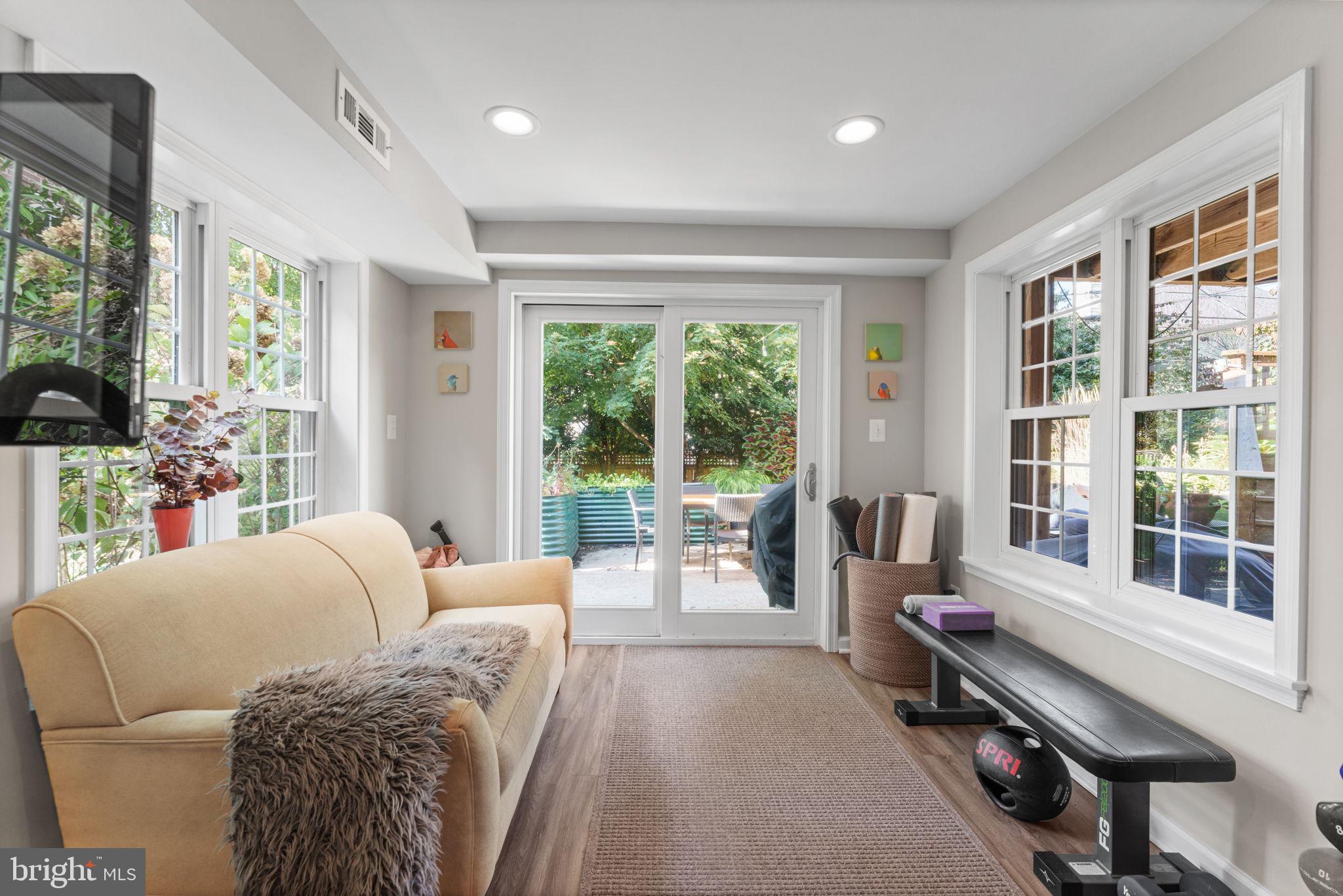 1148 N INGLEWOOD STREET