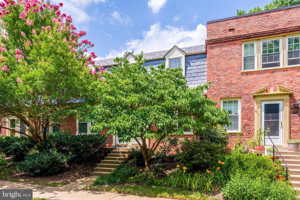 1401 S EDGEWOOD STREET Unit: 498
