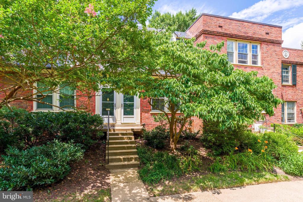 1401 S EDGEWOOD STREET Unit: 498