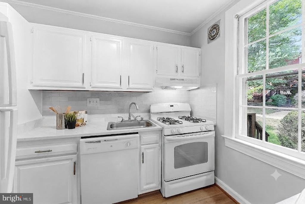 1401 S EDGEWOOD STREET Unit: 498