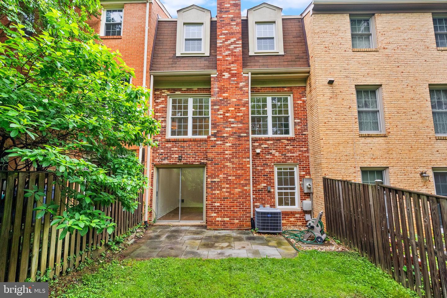 7315 Rockford Dr