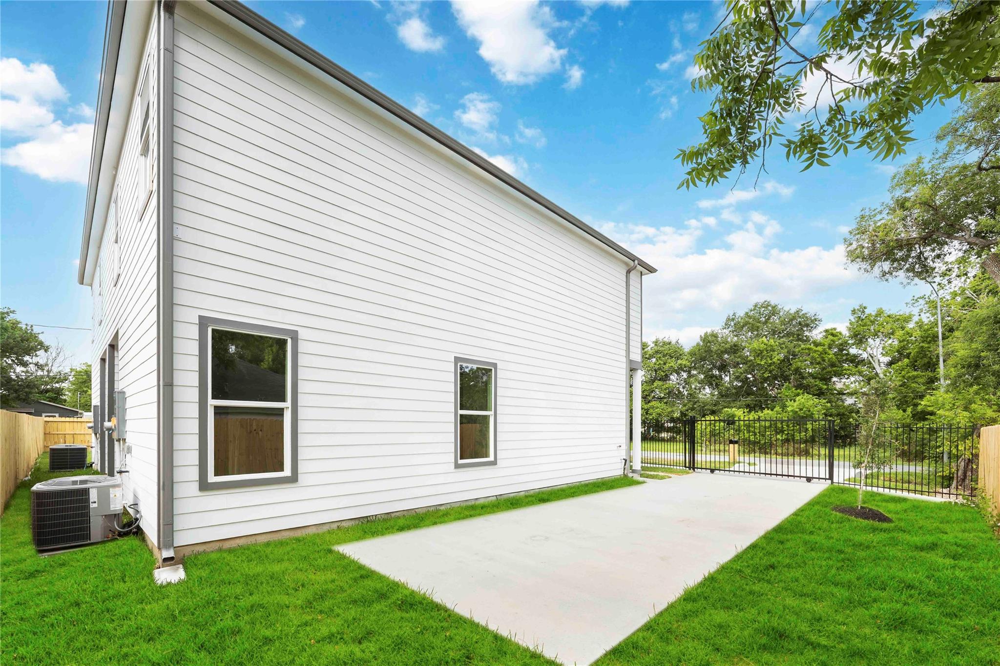 4601 Newberry Street Unit: A/B