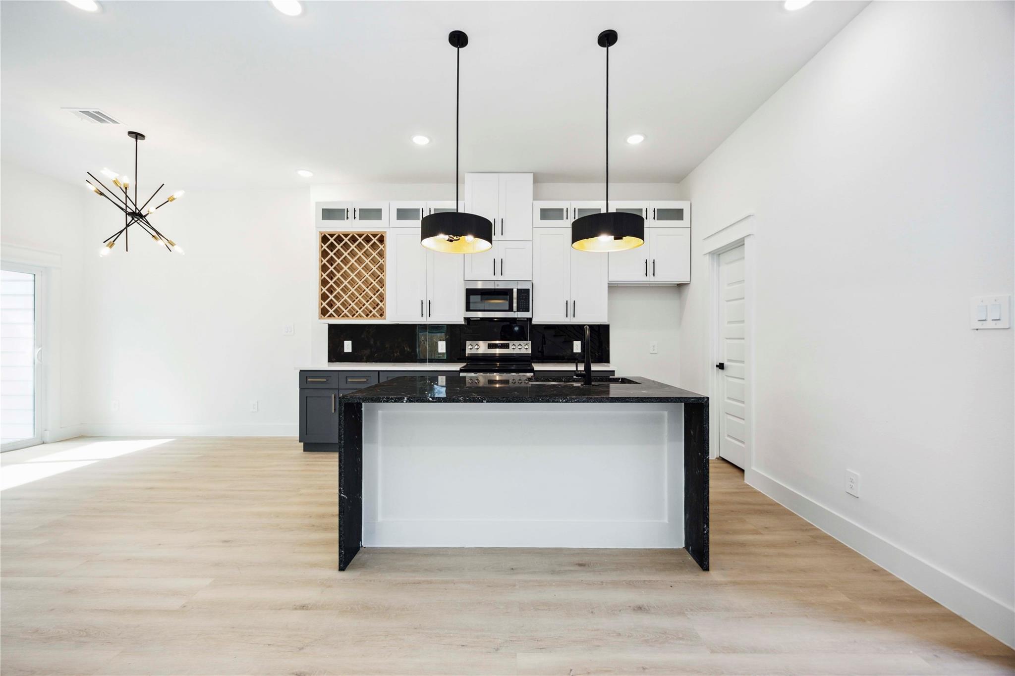 4601 Newberry Street Unit: A/B