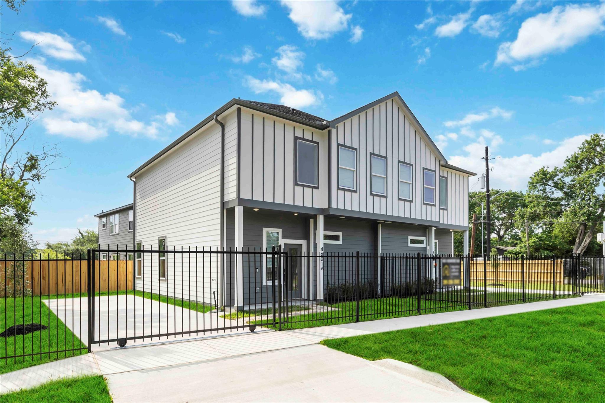 4601 Newberry Street Unit: A/B