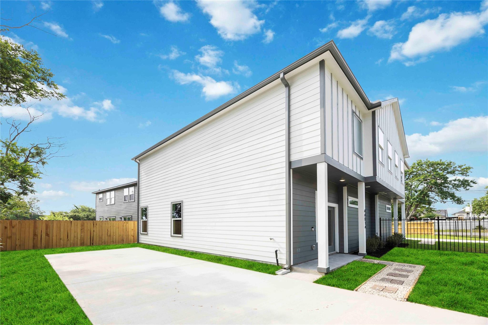 4601 Newberry Street Unit: A/B