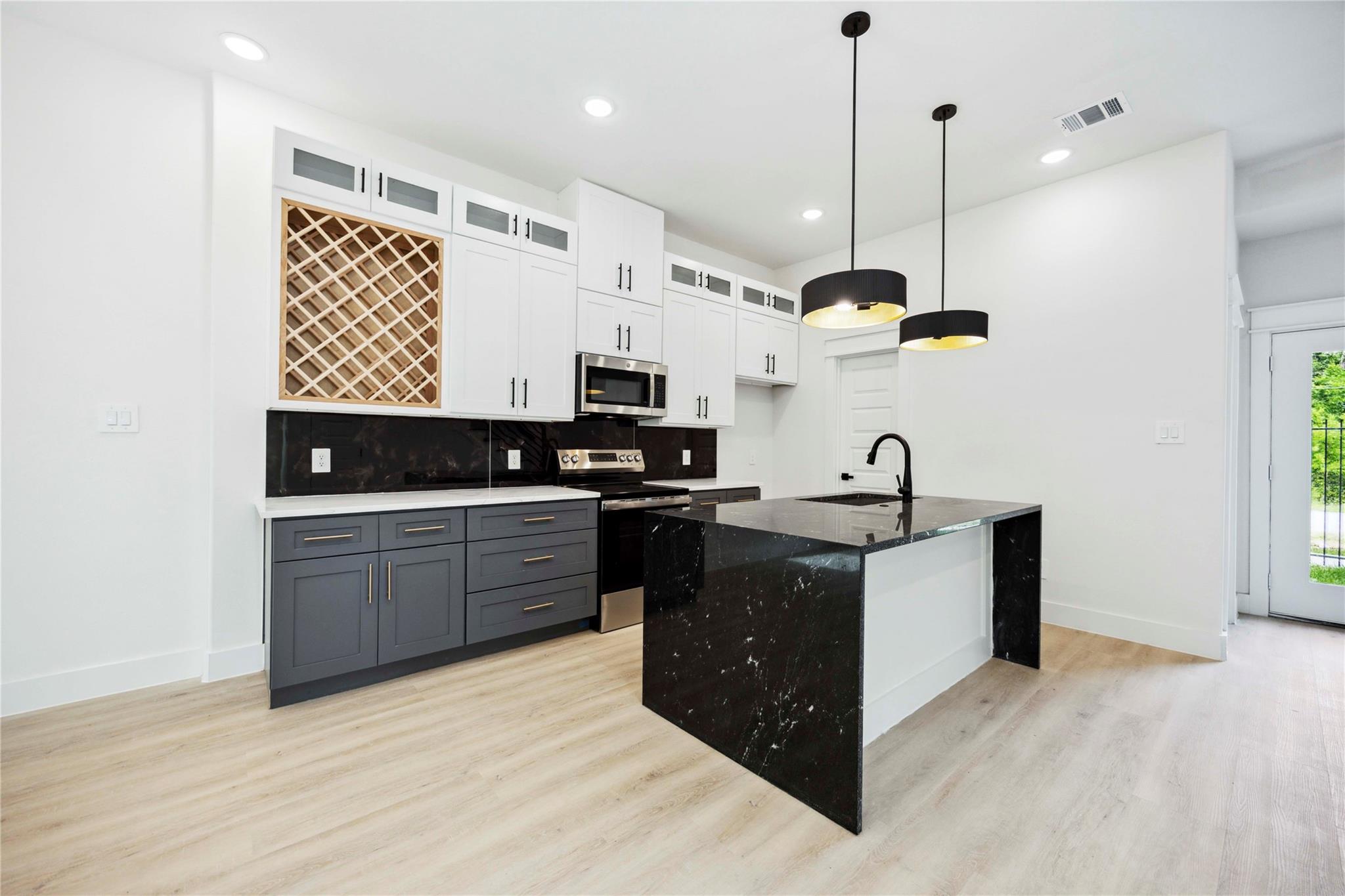 4601 Newberry Street Unit: A/B
