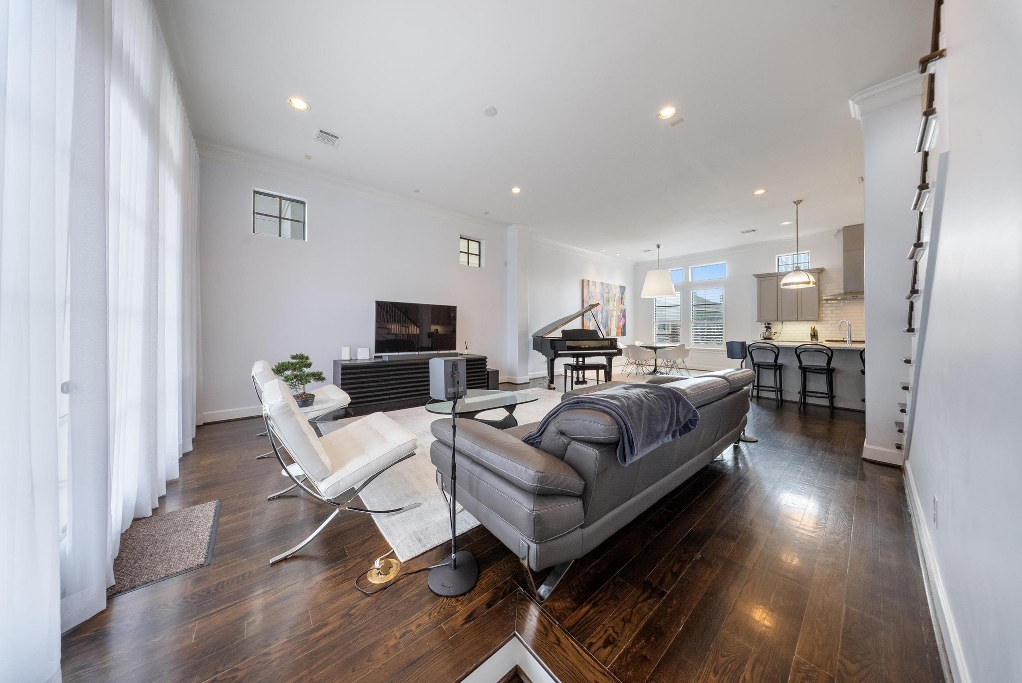 4824 La Branch St # B