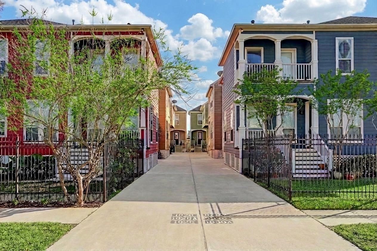 1030 W 16th Street