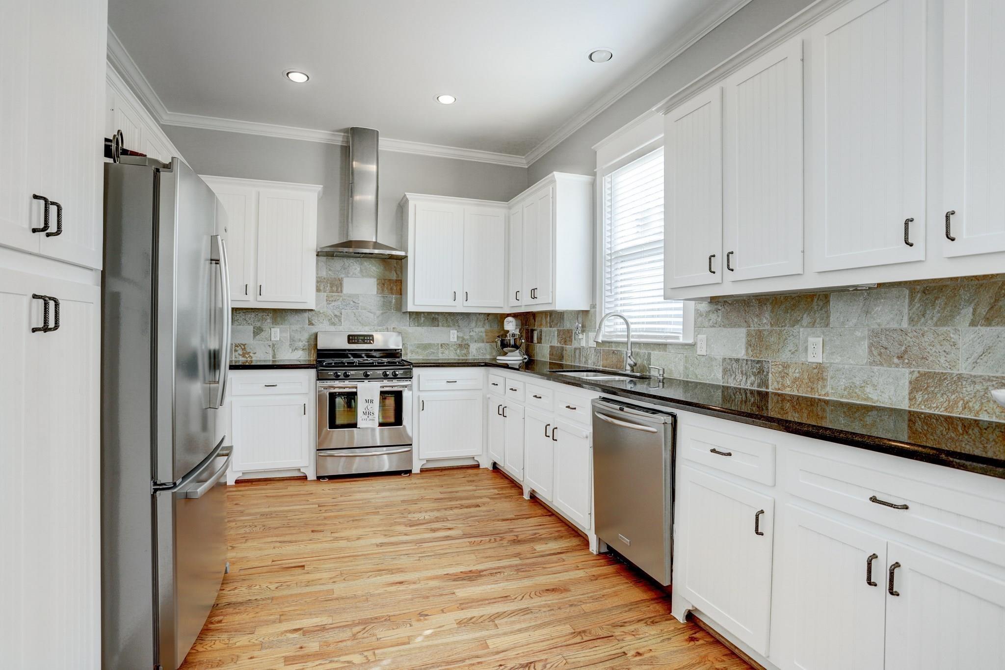 1030 W 16th Street