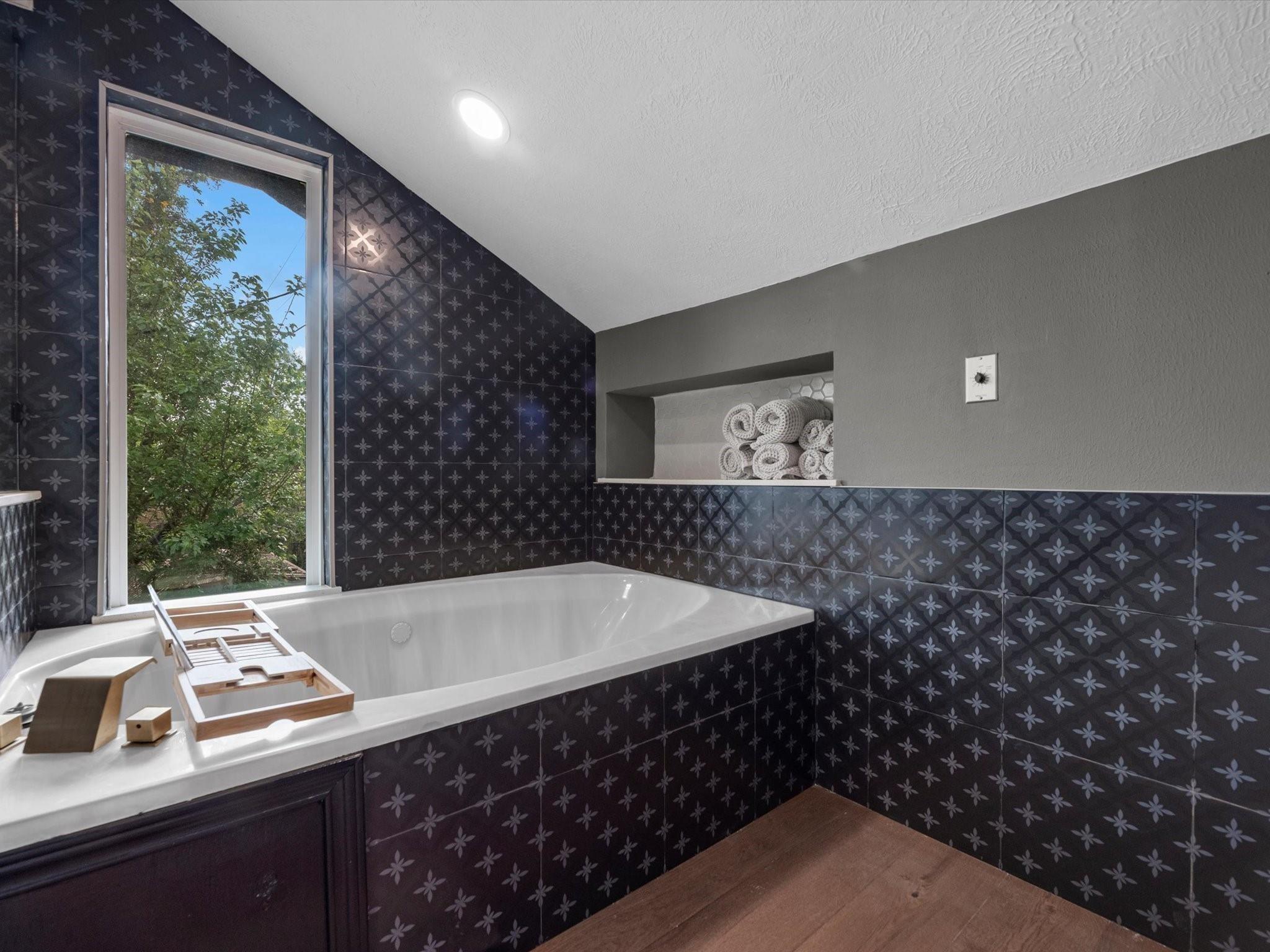 5041 Nina Lee Lane