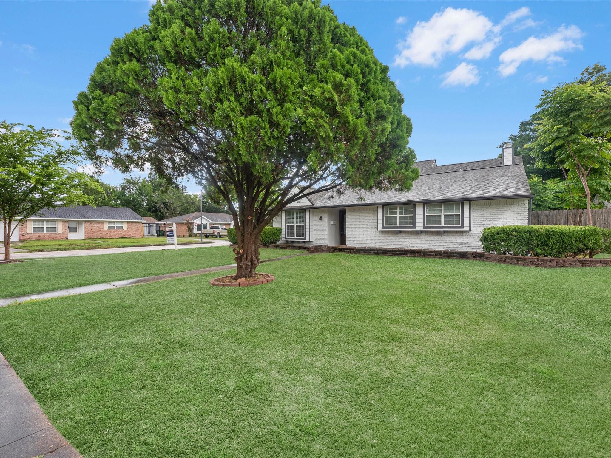 5747 Fontenelle Drive