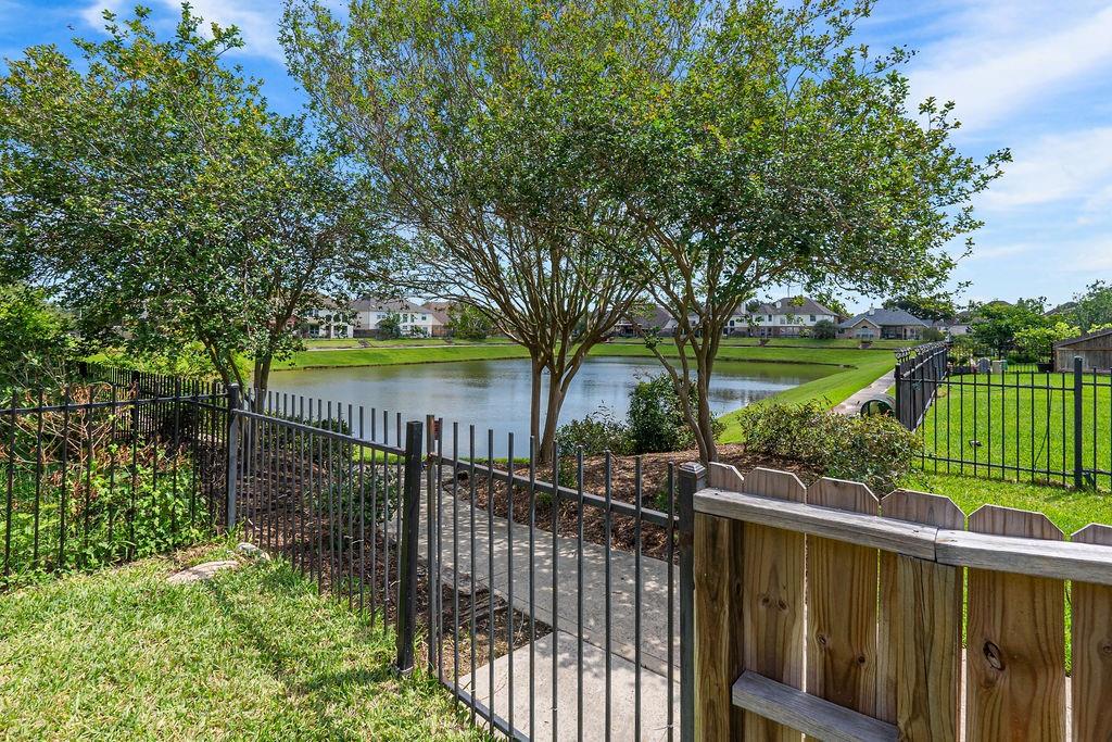 22206 Bridgestone Pine Court